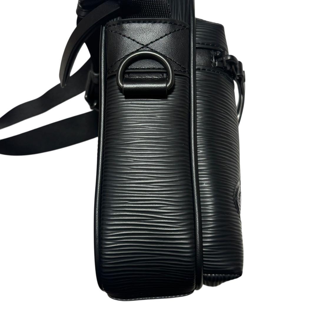 極美品　ヴィヴィアンウエストウッド ショルダーFLOW オーブ 黒 斜め掛け