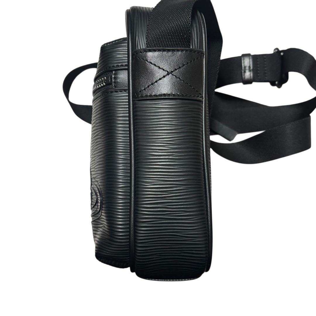 極美品　ヴィヴィアンウエストウッド ショルダーFLOW オーブ 黒 斜め掛け