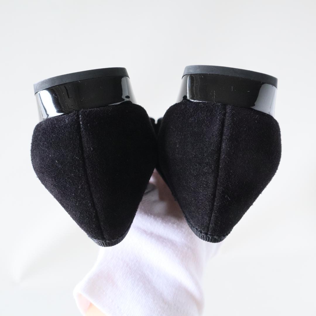 未使用フェラガモ　ヴァラパンプス黒　8D/25−25.5cm ロゴプレート