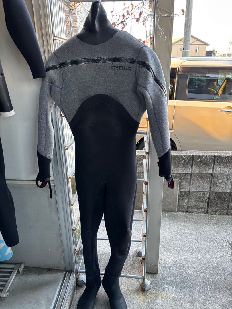 CYBER グレー/ブラック ウェットスーツ