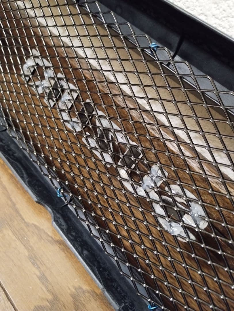 スズキジムニーJB23純正フロントグリル改 ラバーチッピング塗装 + エンブレム