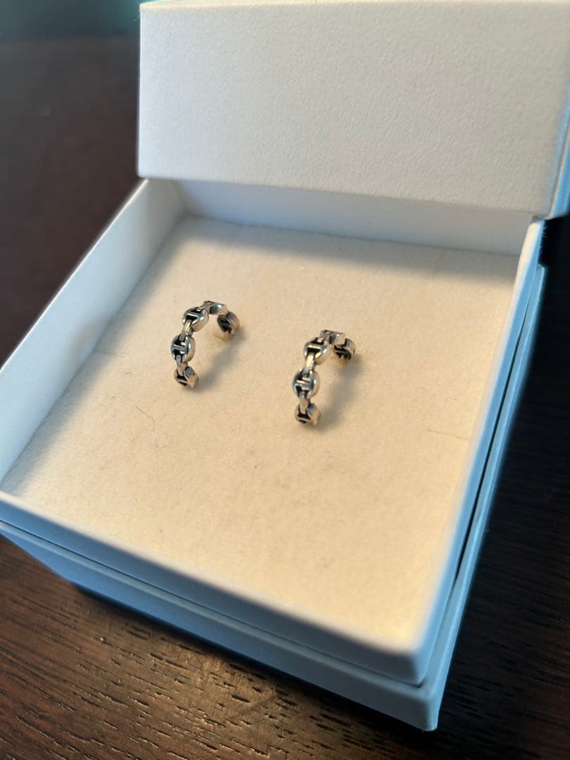 アクセサリー HOORSENBUHS MICRO CRESCENT EARRINGS