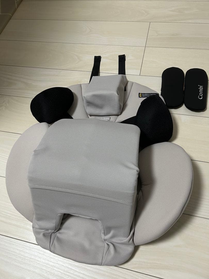 【Combi 】the S 回転式チャイルドシート グレー