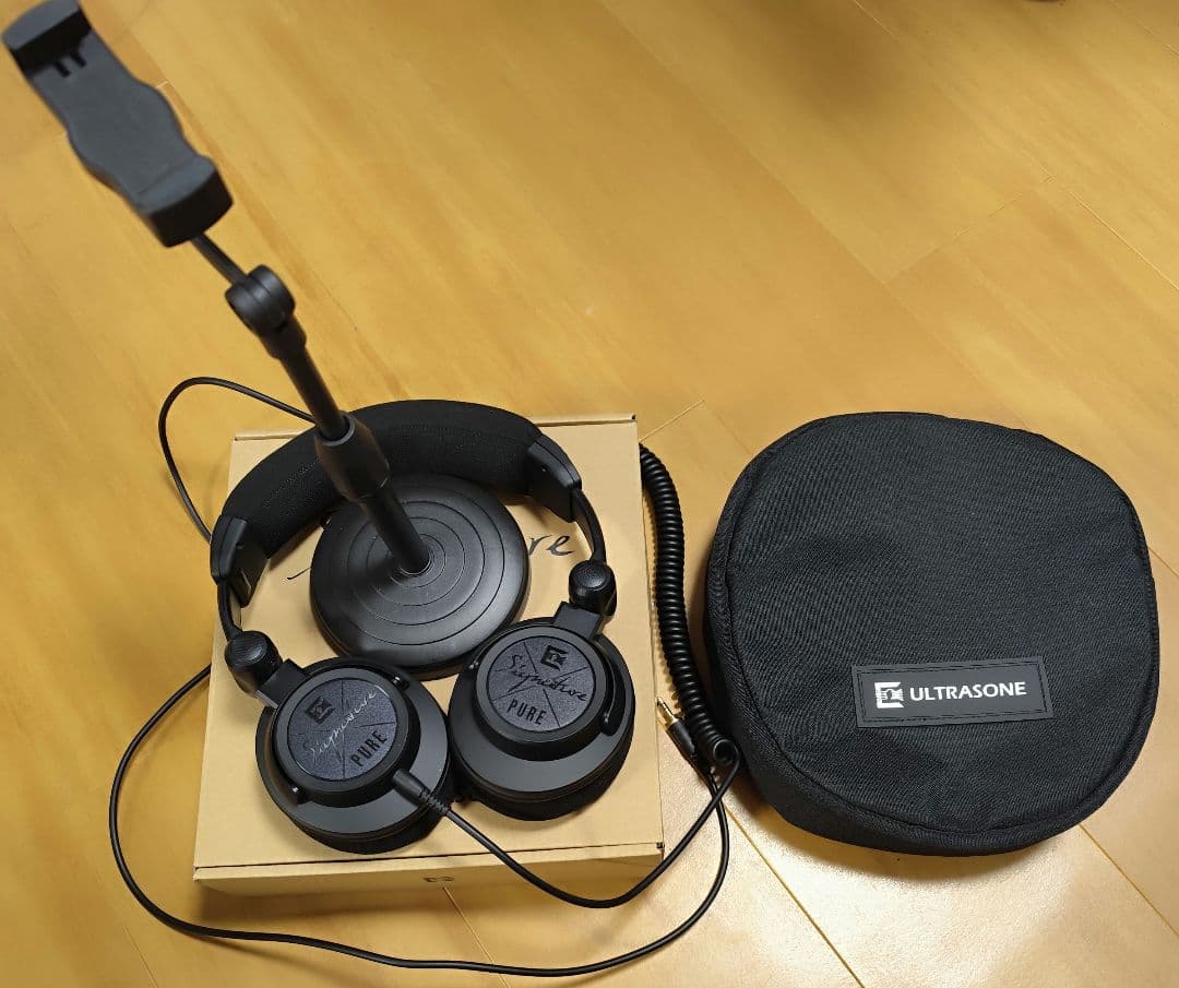 ほぼ未使用品ヘッドホンスタンド付きULTRASONE SignaturePURE