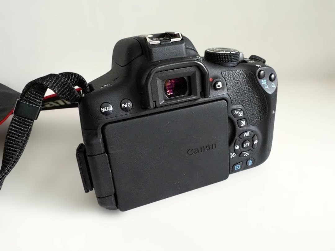 CANON EOS Kiss X8i ダブルズームキット