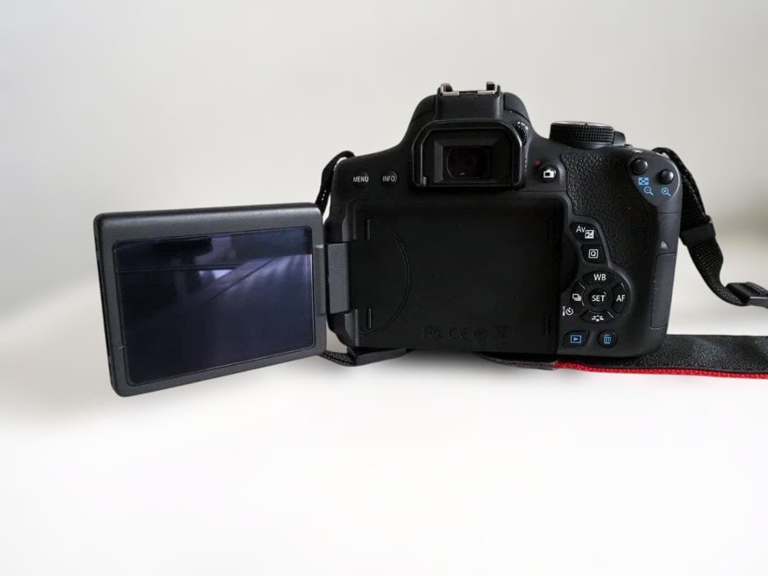 CANON EOS Kiss X8i ダブルズームキット