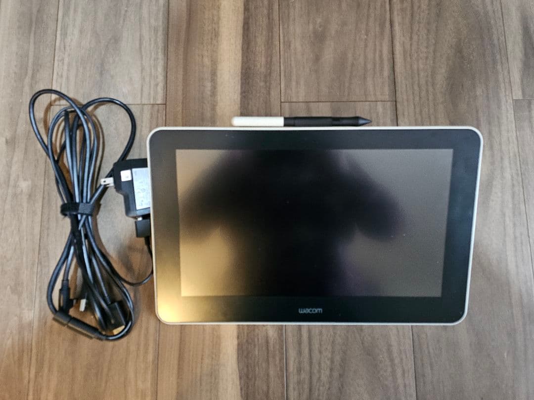 Wacom 液晶ペンタブレット 本体　DTC133