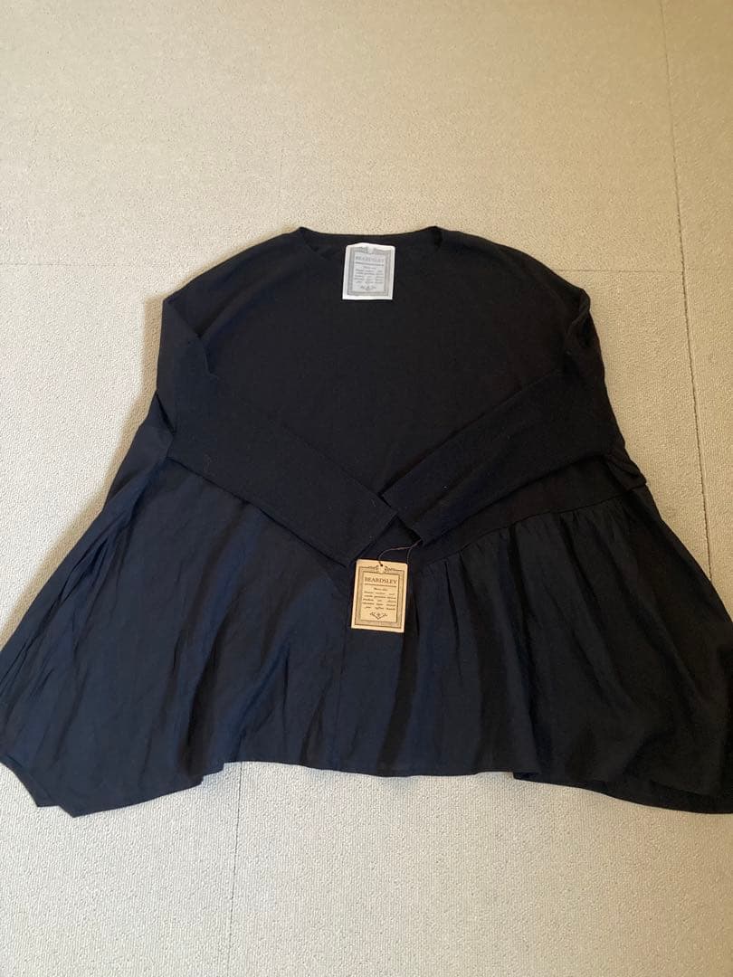 BEARDSLEY ★新品未使用タグ付きブラック フレア長袖トップス