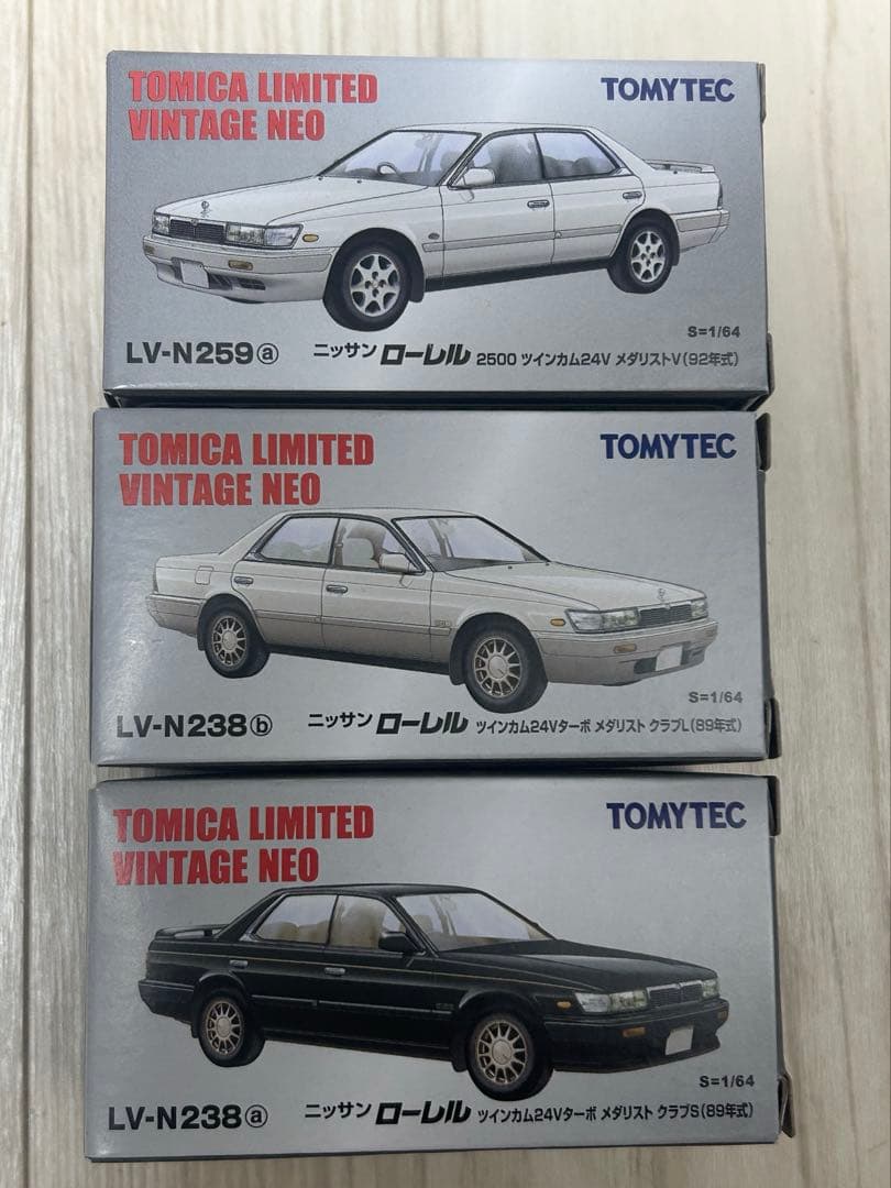 トミカリミテッドヴィンテージネオ　C33ローレル