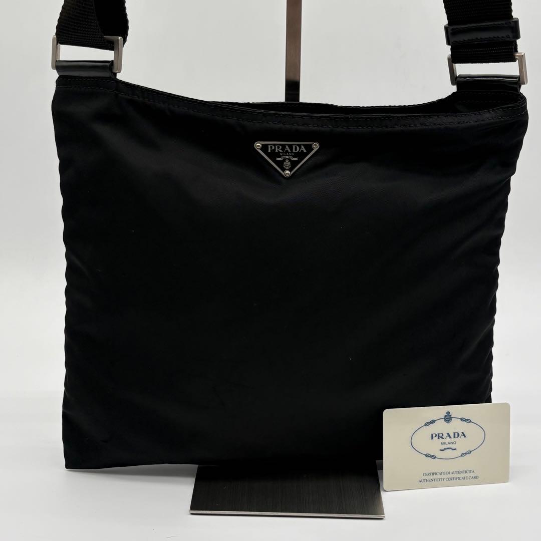 プラダ　ショルダーバッグ　ブラック　サコッシュ　ナイロン　三角ロゴ