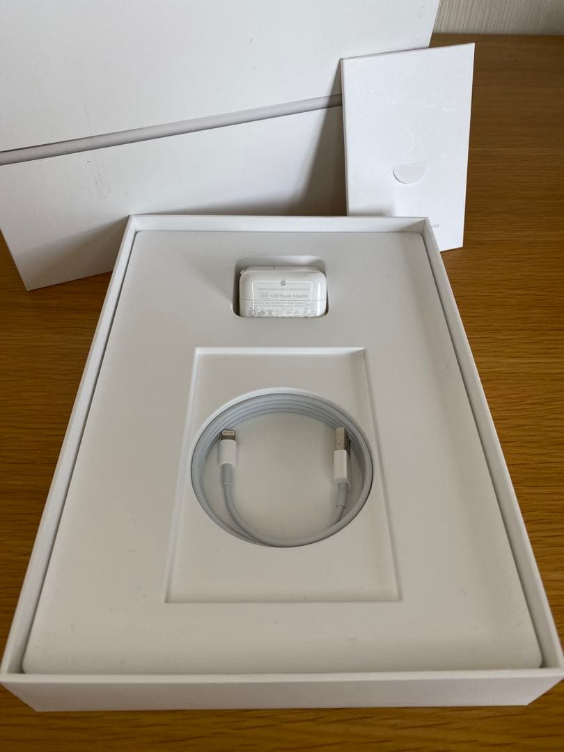 iPad 第5世代 極美品　128GB 純正付属品付　iPad本体