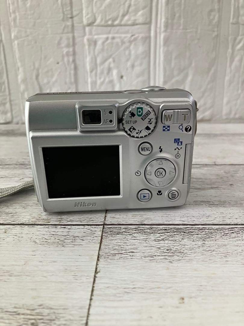 Nikon COOLPIX 5600 シルバー コンパクトデジタルカメラ