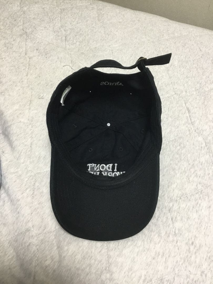 IDEA books I don’t work here キャップ