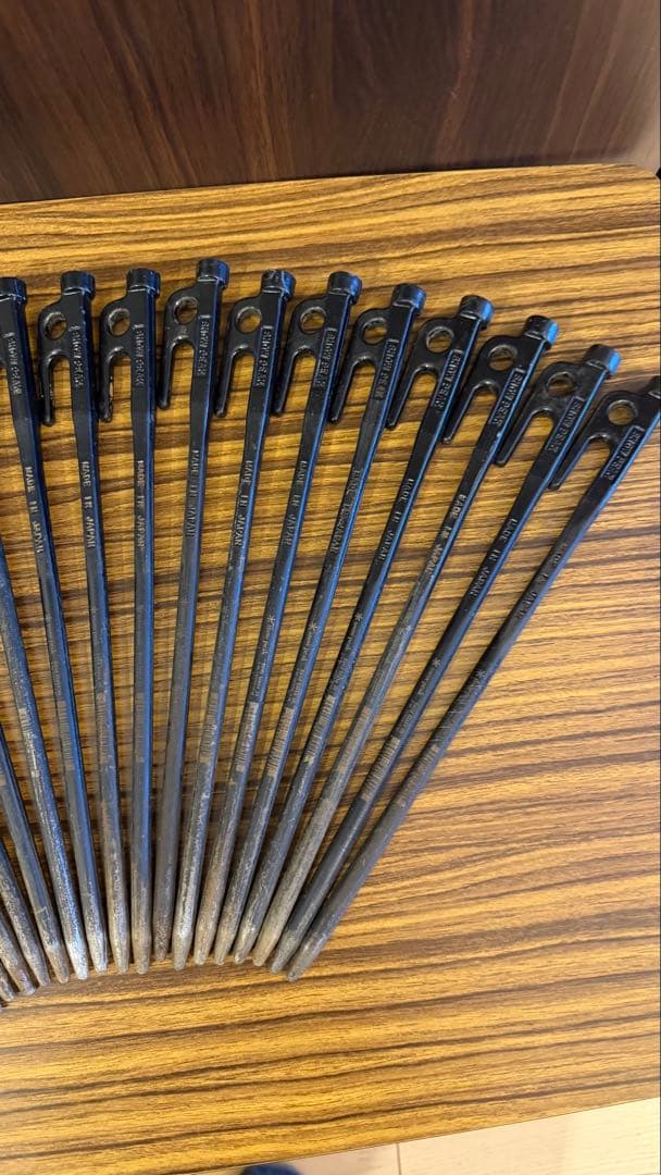 スノーピーク ソリッドステーク30 20本セット マルチコンテナ付き（使用済み）