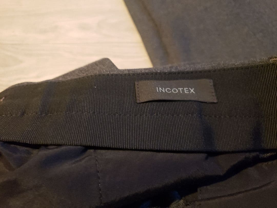 インコテックス　アーバントラベルチャコールグレー46です。