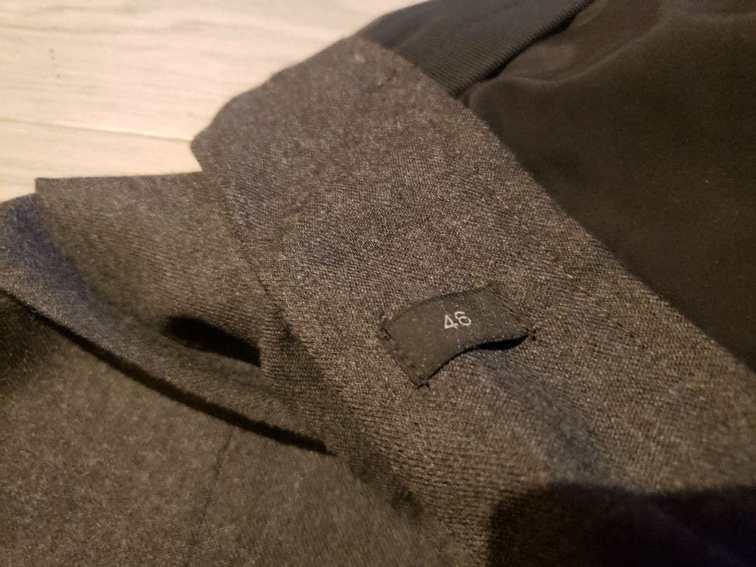 インコテックス　アーバントラベルチャコールグレー46です。