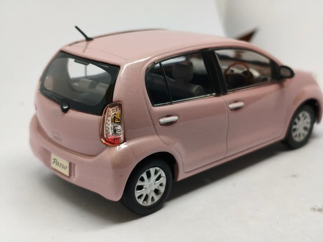 Passo ピンク ミニカー　カラーサンプル　1/30　パッソ　hana