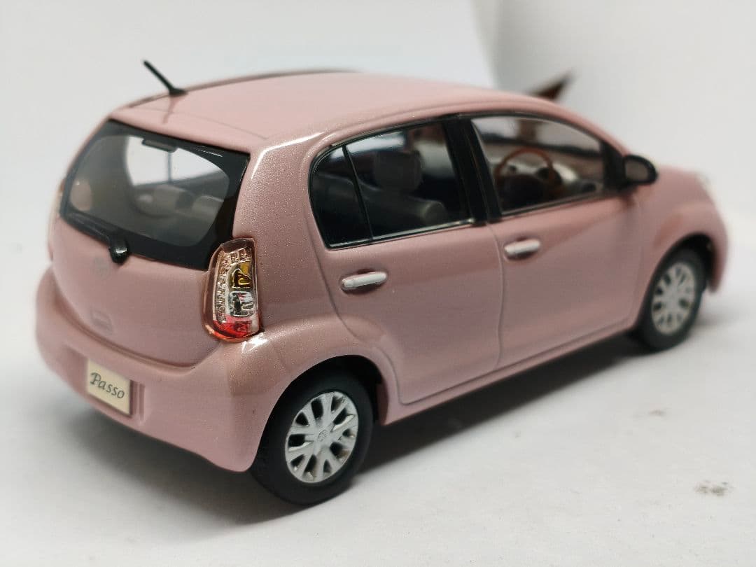 Passo ピンク ミニカー　カラーサンプル　1/30　パッソ　hana