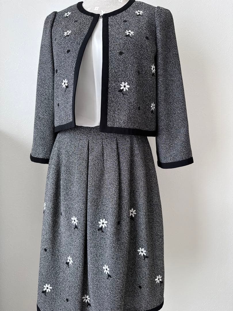 【美品】エムズグレイシー38　スーツ　花刺繍スパンコール　セレモニー