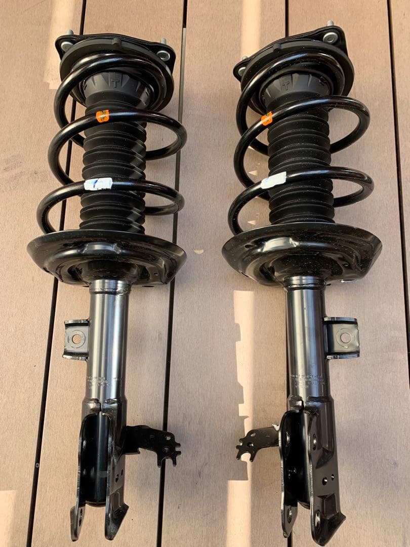 サスペンションキット（ストラット、スプリング、ショックアブソーバー）