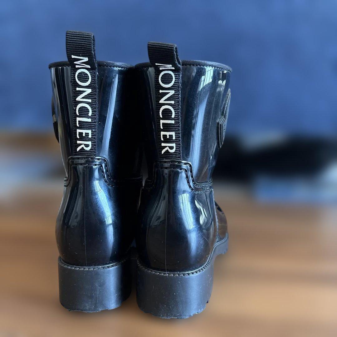 MONCLER ブラックショートブーツ