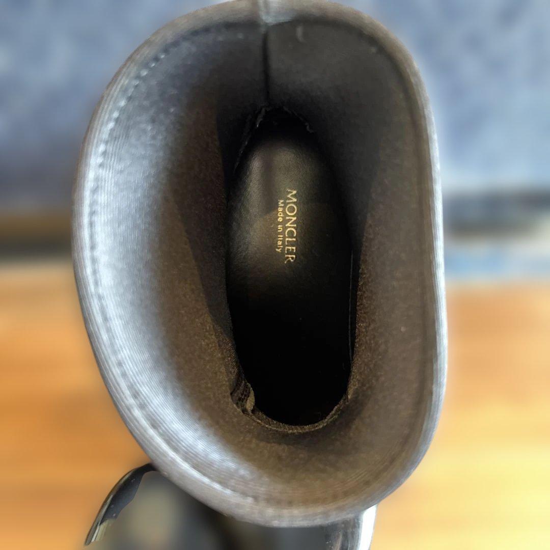 MONCLER ブラックショートブーツ