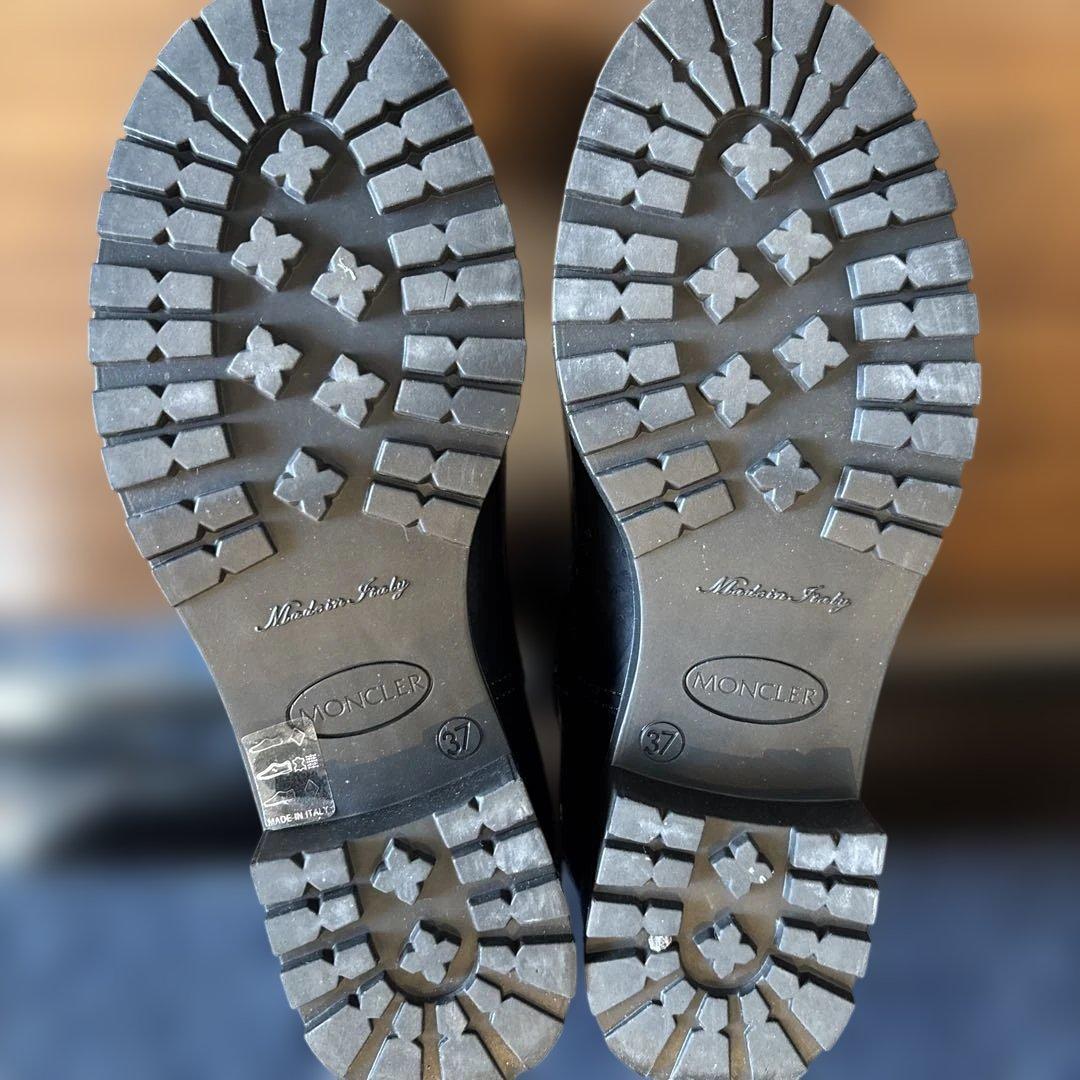 MONCLER ブラックショートブーツ