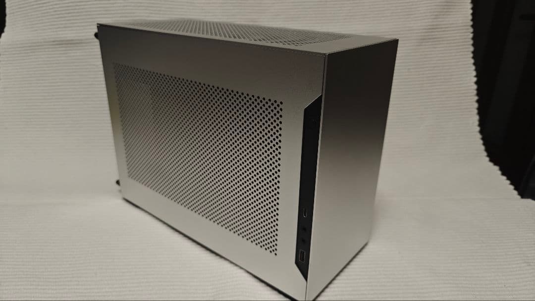 LIAN LI A4-H2O シルバー Mini-ITXケース