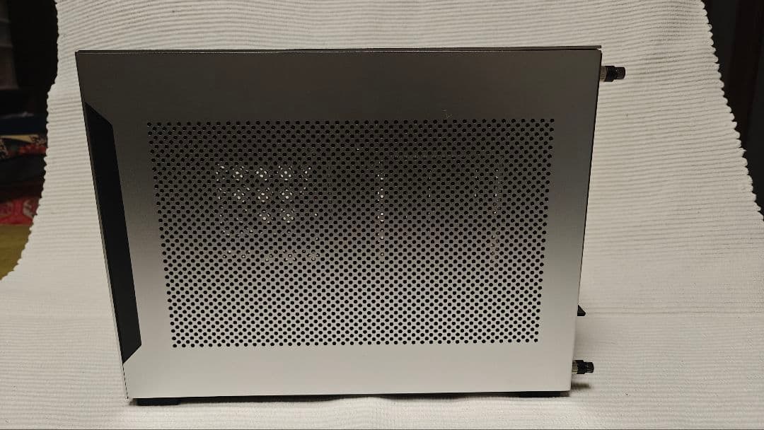 LIAN LI A4-H2O シルバー Mini-ITXケース