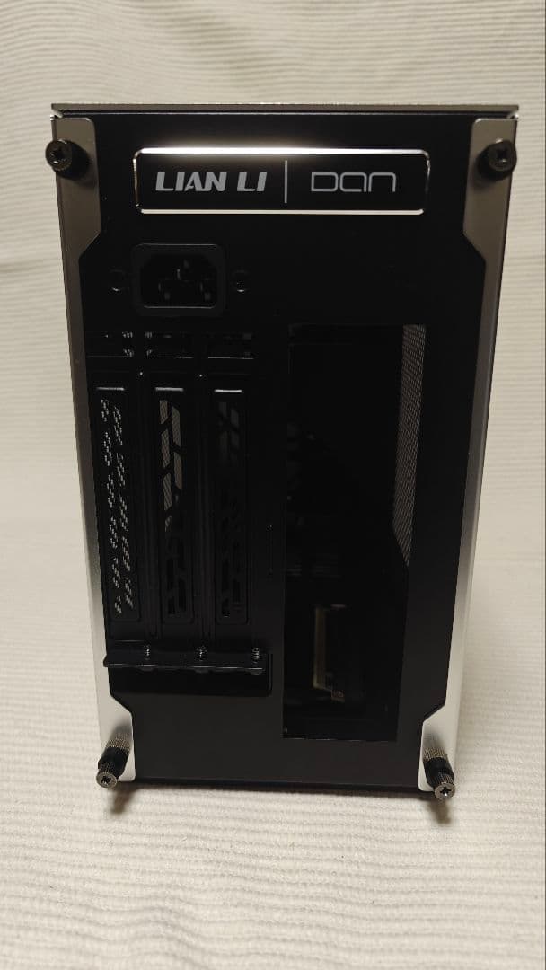 LIAN LI A4-H2O シルバー Mini-ITXケース