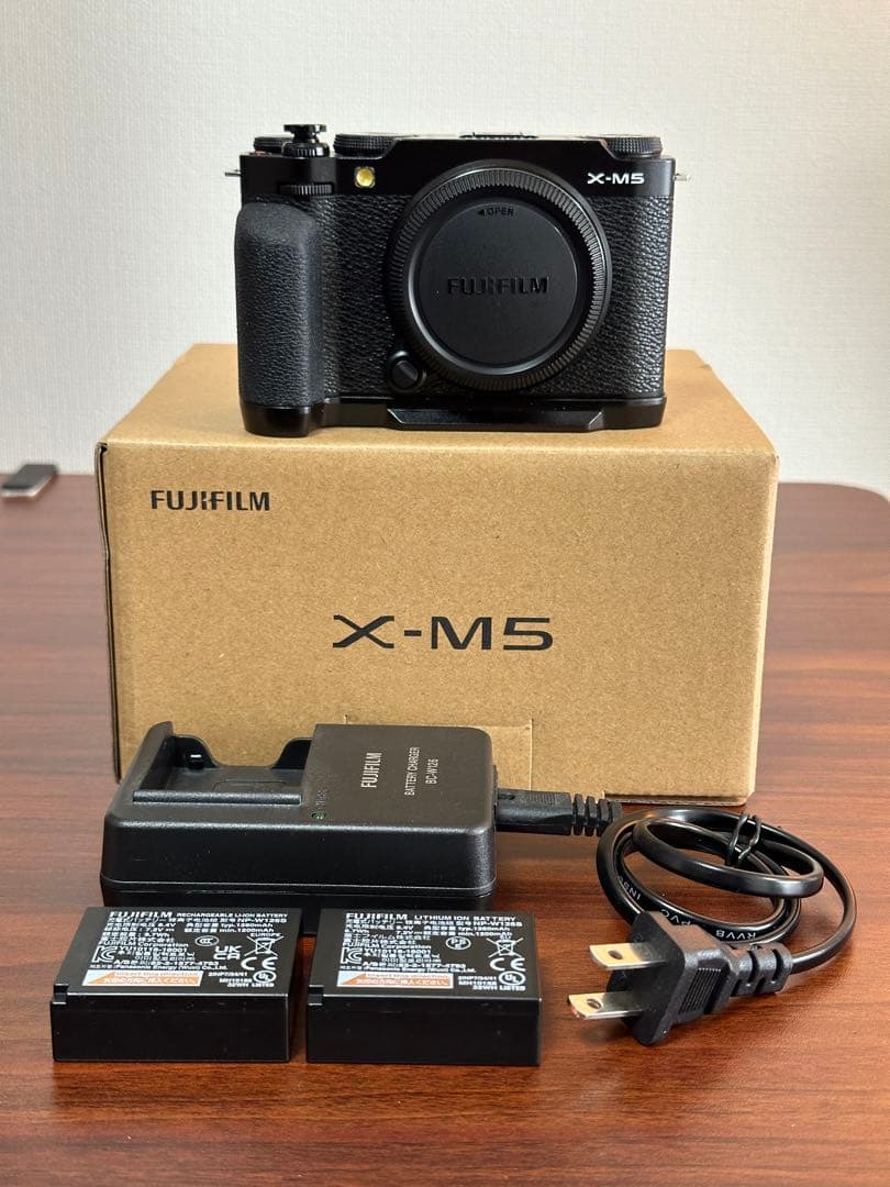 【美品】 FUJIFILM X-M5 グリップ・充電器・バッテリー2個