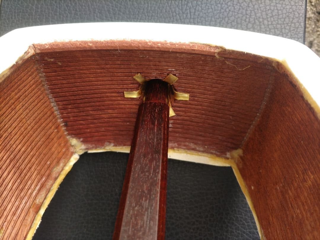 ③【津軽三味線（すだれ彫り胴）】