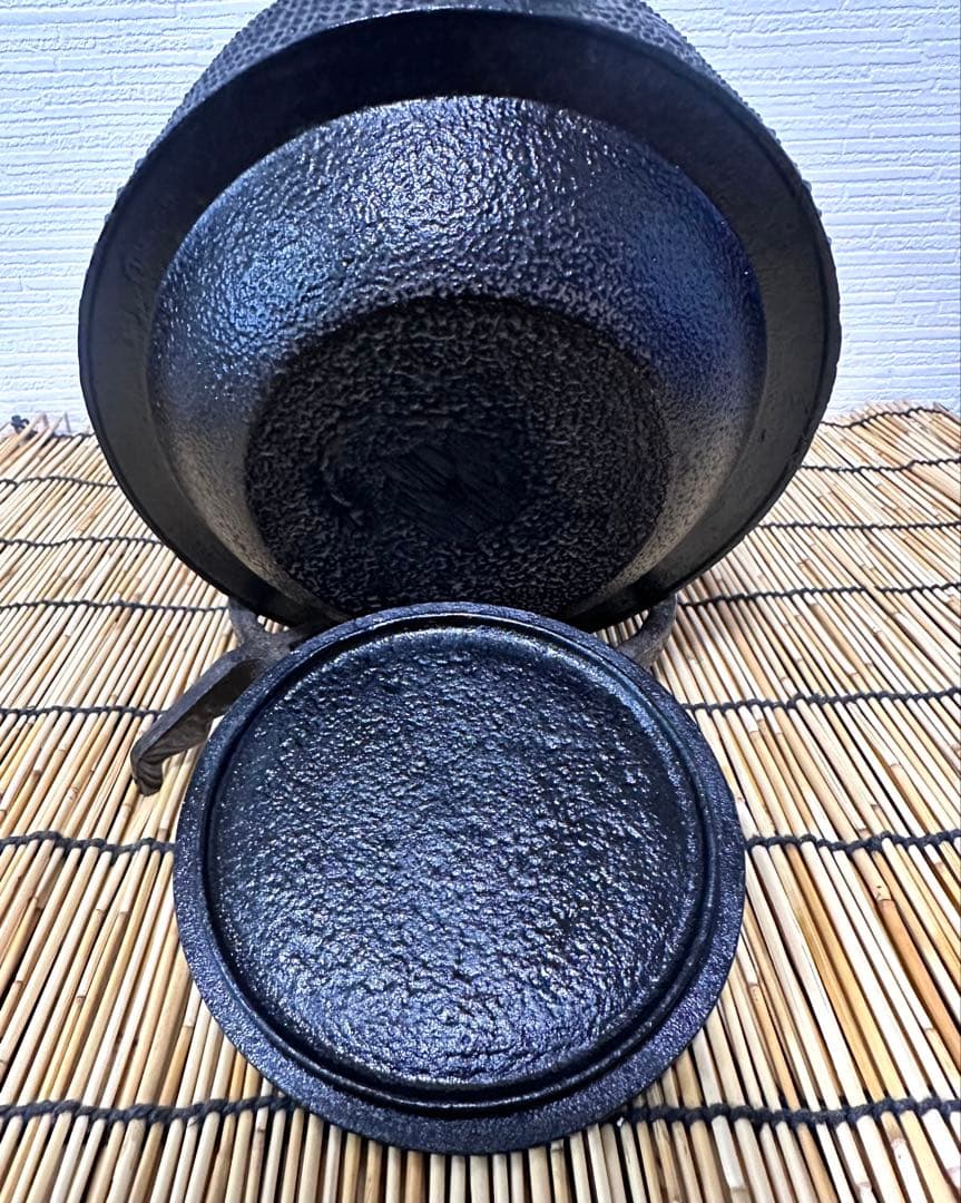 未使用品、供箱等付属品付　南部盛榮堂OIGEN造　１８型アラレ　南部鉄瓶