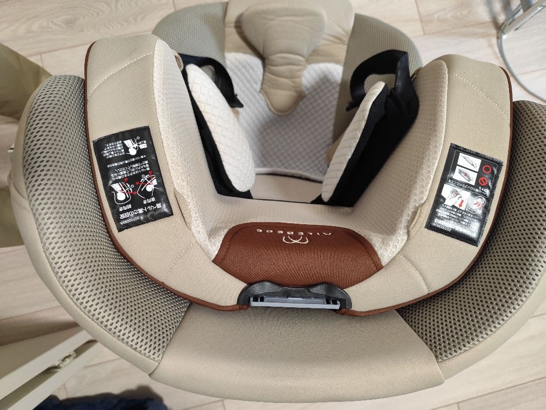 最終値下げ！​回転式チャイルドシート エールベベ クルットR ISOFIX対応