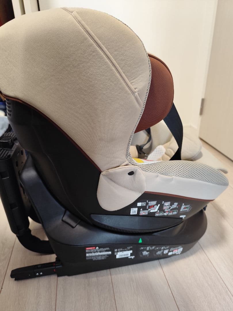 最終値下げ！​回転式チャイルドシート エールベベ クルットR ISOFIX対応