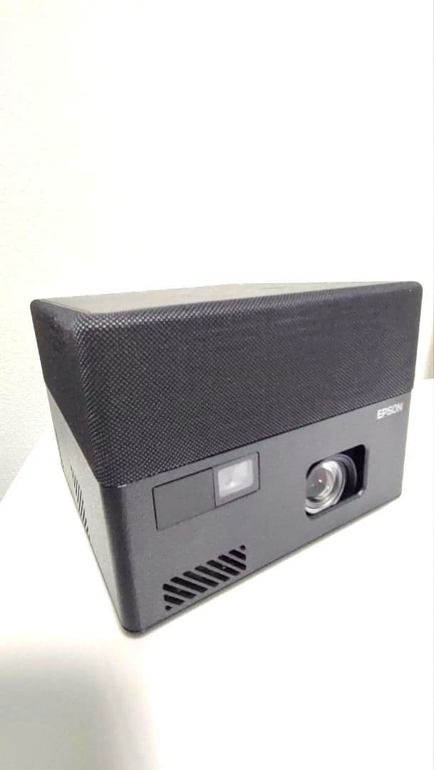 送料別　美品　EPSON EF-12 プロジェクター本体