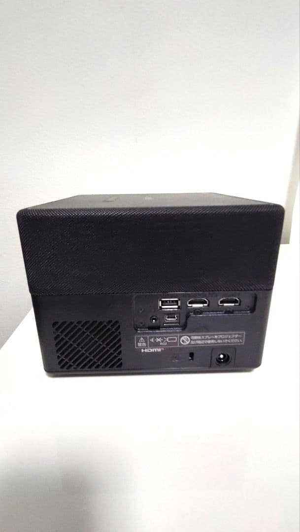 送料別　美品　EPSON EF-12 プロジェクター本体