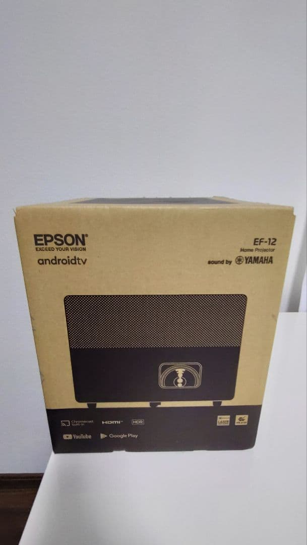 送料別　美品　EPSON EF-12 プロジェクター本体