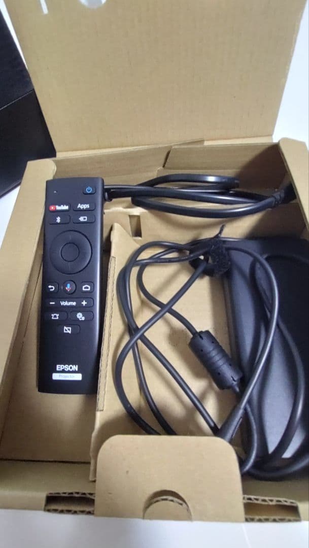 送料別　美品　EPSON EF-12 プロジェクター本体