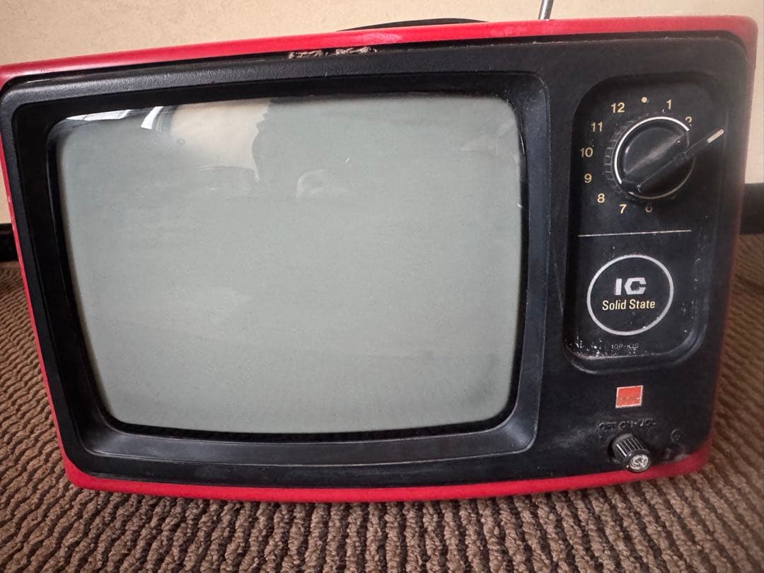 赤いブラウン管テレビ 10P-K16