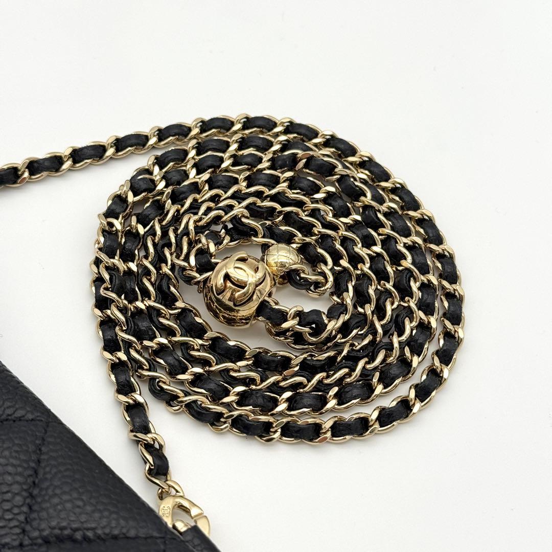 美品 CHANEL キャビアスキン iPhone 15 Pro ケース チェーン