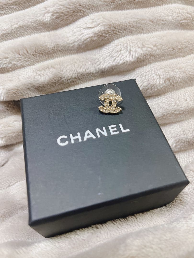 シャネル　ロゴピアス　片耳