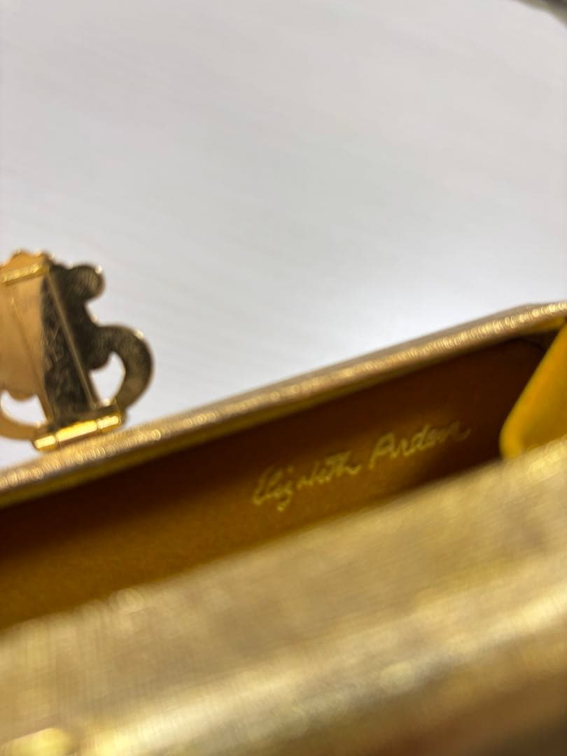 【美品・袋付き】ELIZABETH ARDEN のクラッチバッグ