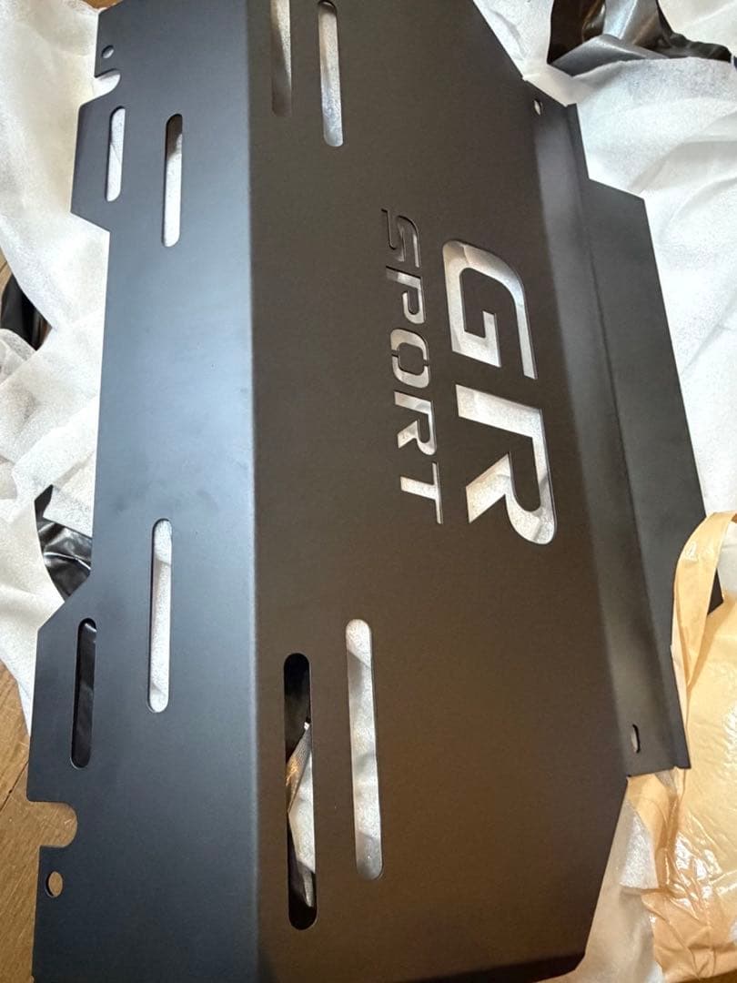 トヨタ ハイラックス GRスポーツ フロントスキッドプレート黒