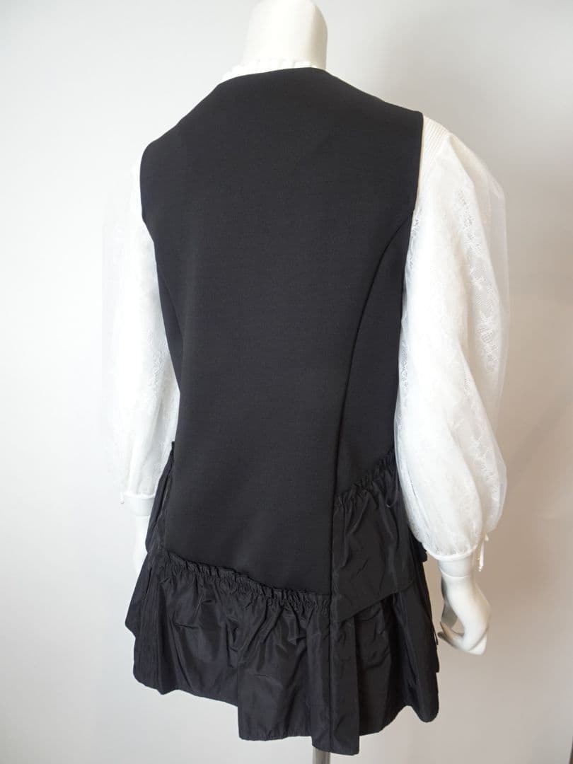 新品　44サイズ ティアードフリルデザインベスト　スーパービューティー