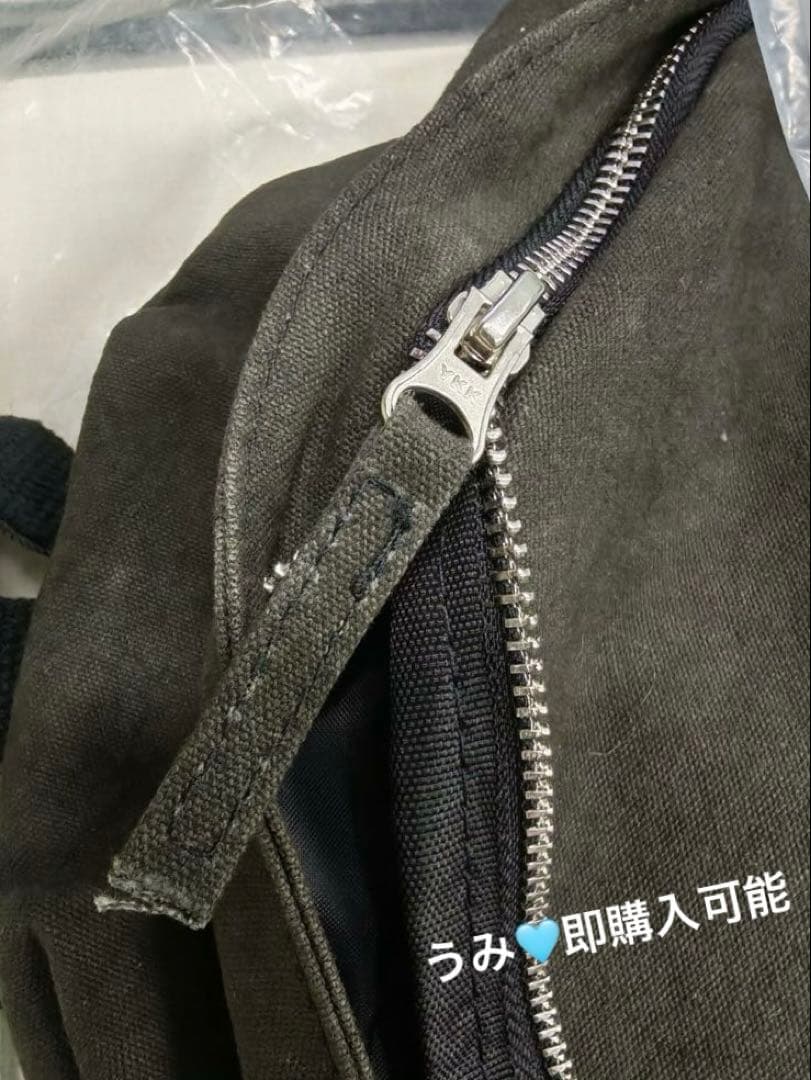 Stussy ダークグレー リュック 刺繍ロゴ入り