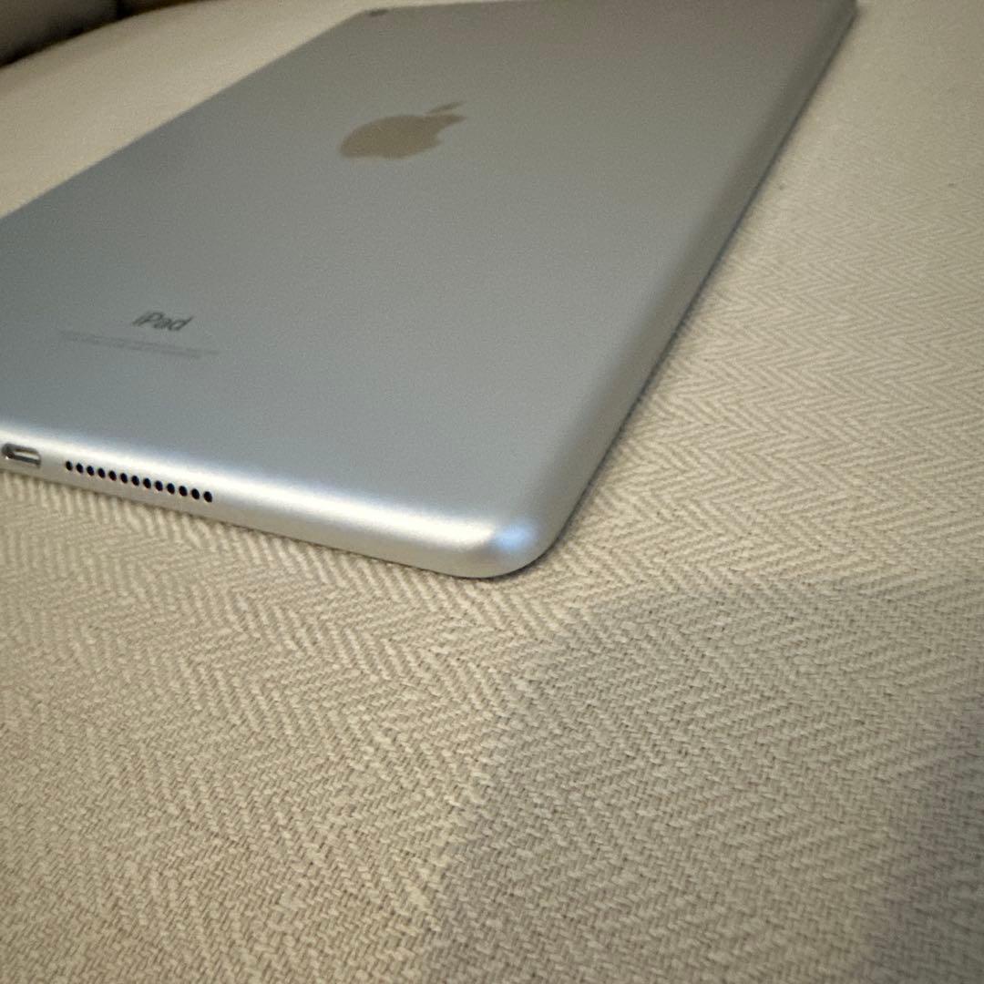 【美品】Apple iPad シルバー　本体　第6世代　32G