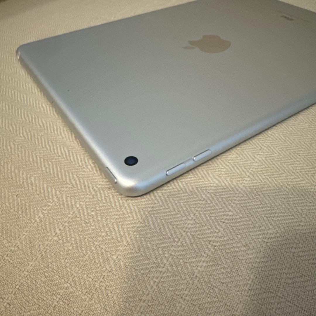 【美品】Apple iPad シルバー　本体　第6世代　32G