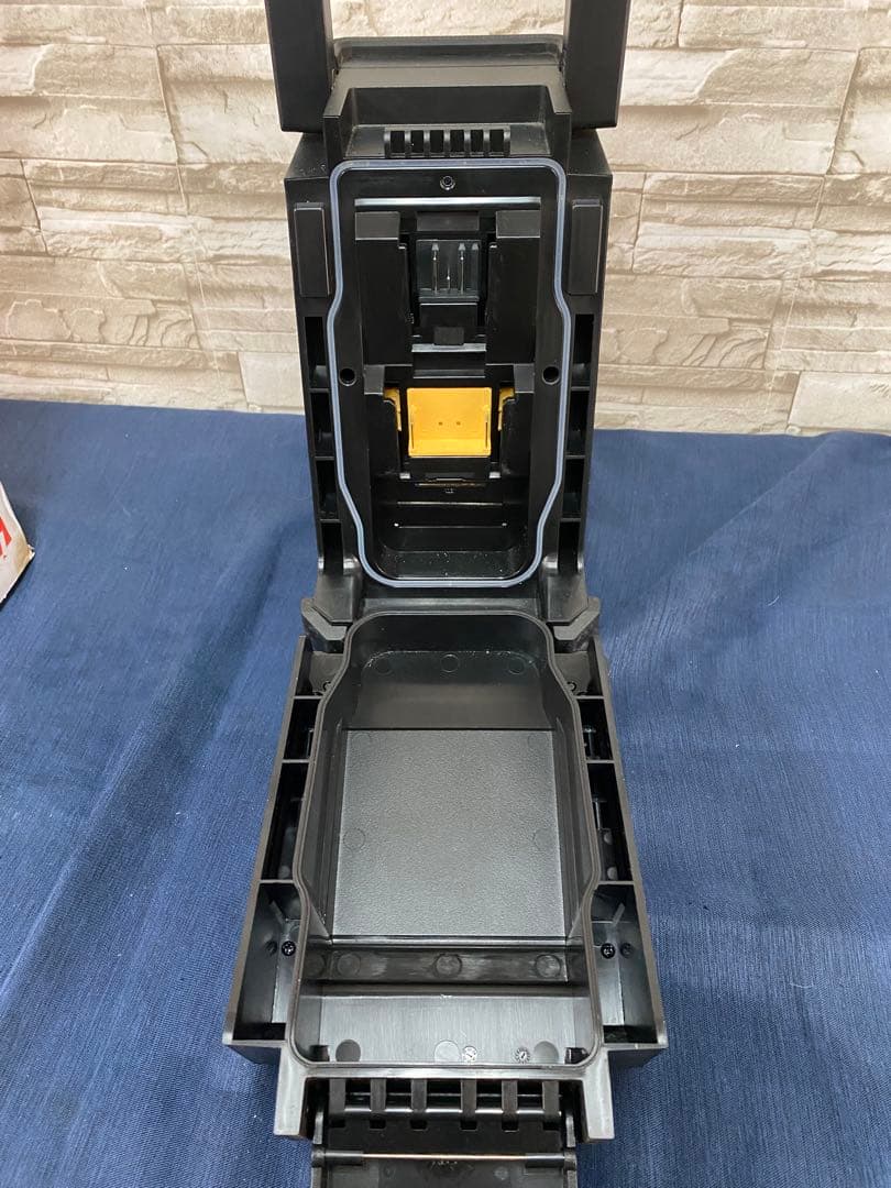 マキタ　現場ラジオ　MR113