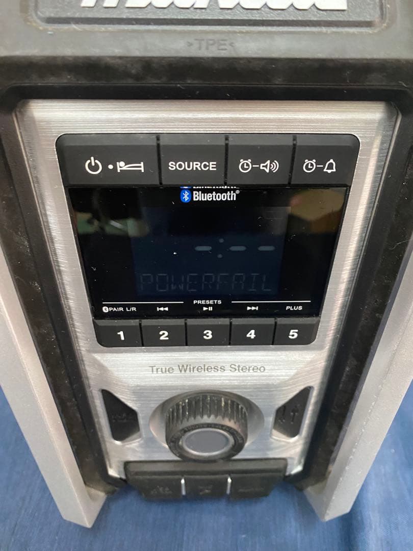 マキタ　現場ラジオ　MR113